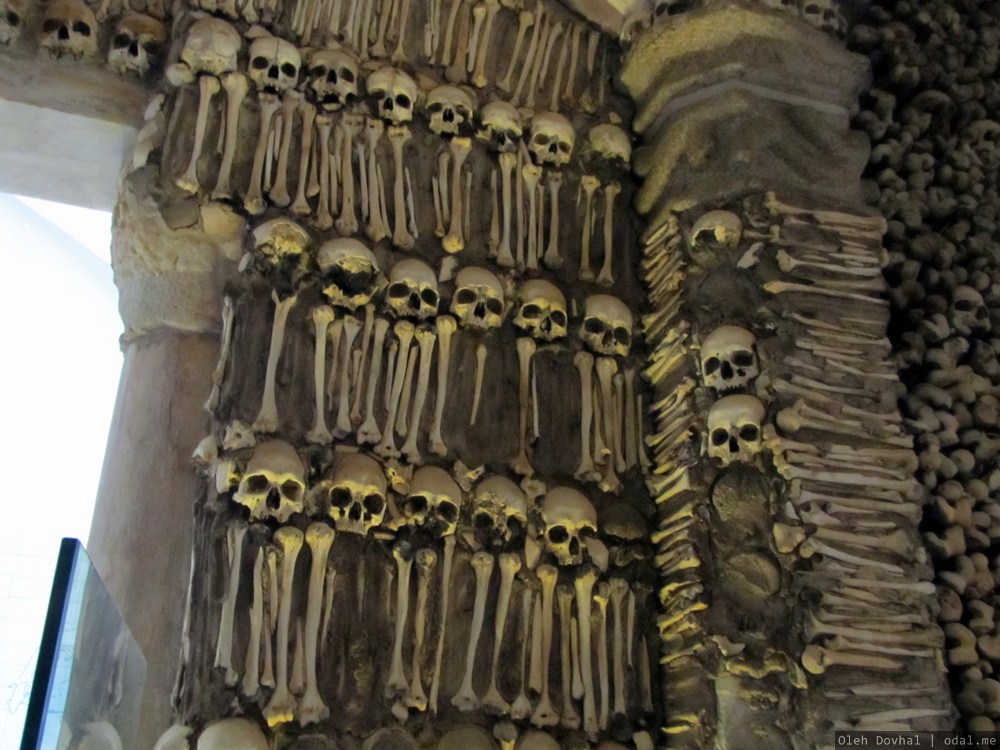 часовня костей, Capela dos Ossos, Эвора, Португалия