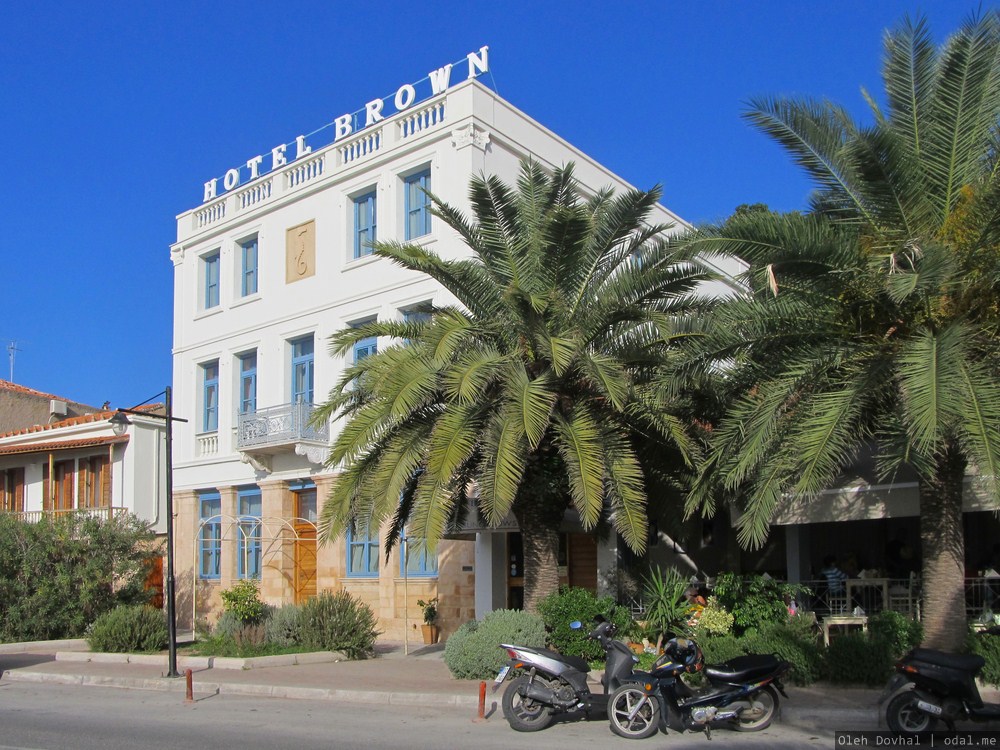 Hotel Brown, пальмы, Эгина, Греция