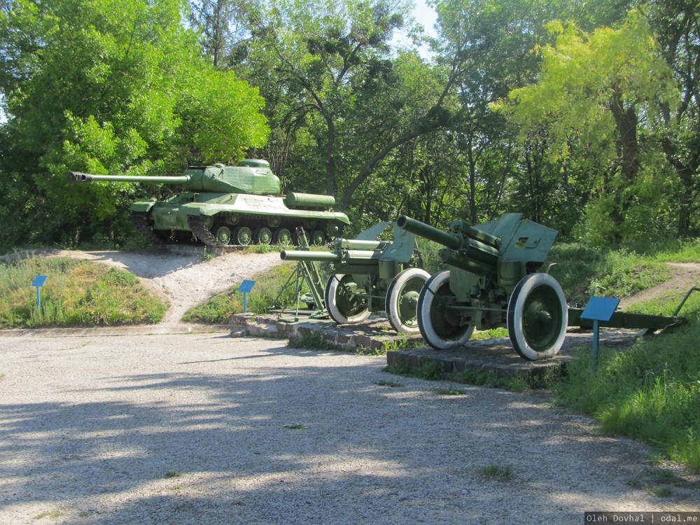 пушки, танк, военный мемориал, Изюм