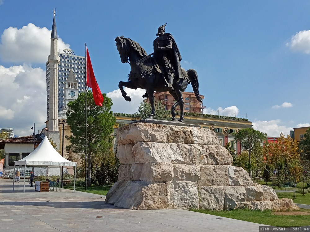 памятник Скандербегу, Тирана, Албания