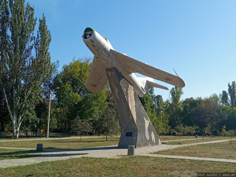 памятник советским летчикам, самолет, Краматорск